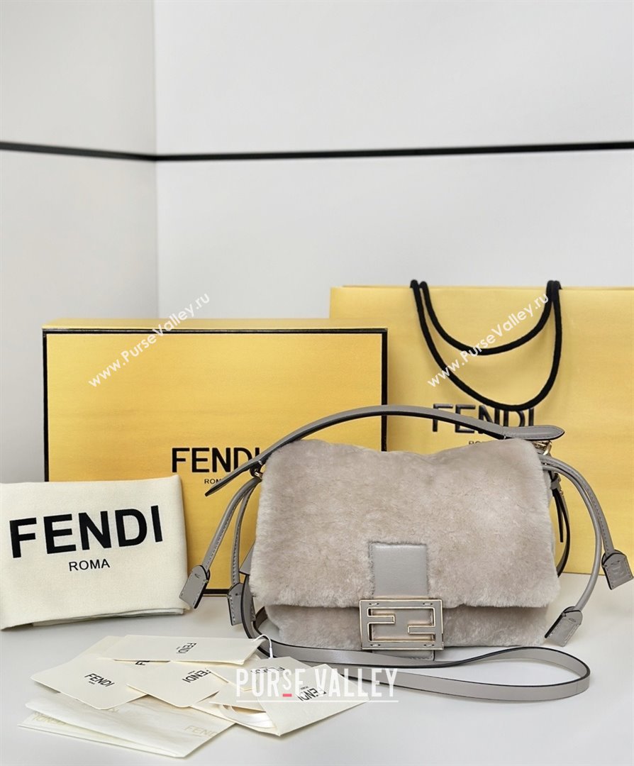 Fendi Mamma Baguette Small Bag in Shearling 8693S Grey 2025 Top (CL-25122346)