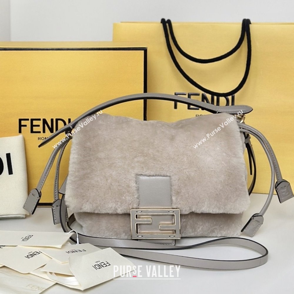 Fendi Mamma Baguette Small Bag in Shearling 8693S Grey 2025 Top (CL-25122346)