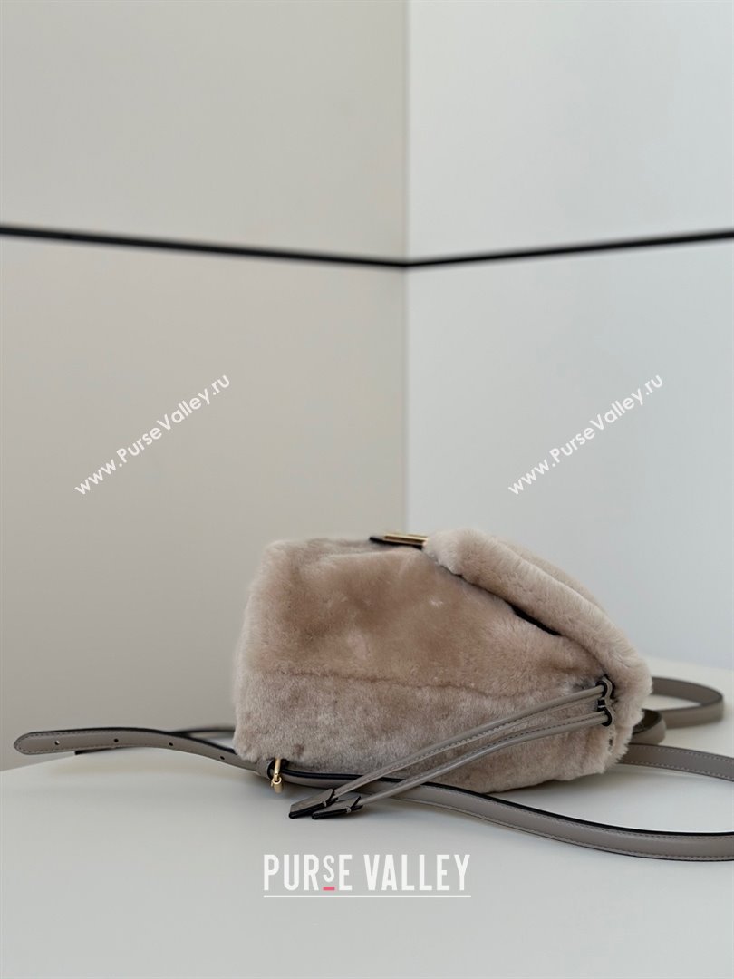 Fendi Backpack in Shearling 8695 Grey 2025 Top (CL-25122342)