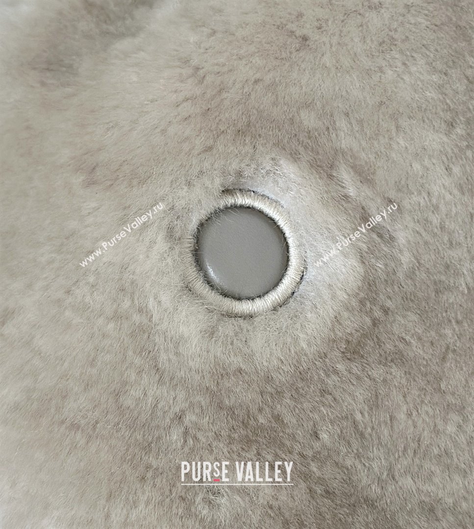 Fendi Mamma Baguette Small Bag in Shearling 8693S Grey 2025 Top (CL-25122346)