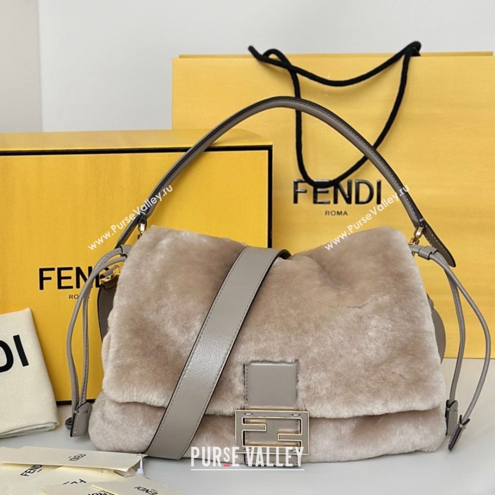 Fendi Mamma Baguette Medium Bag in Shearling 8693L Grey 2025 Top (CL-25122345)