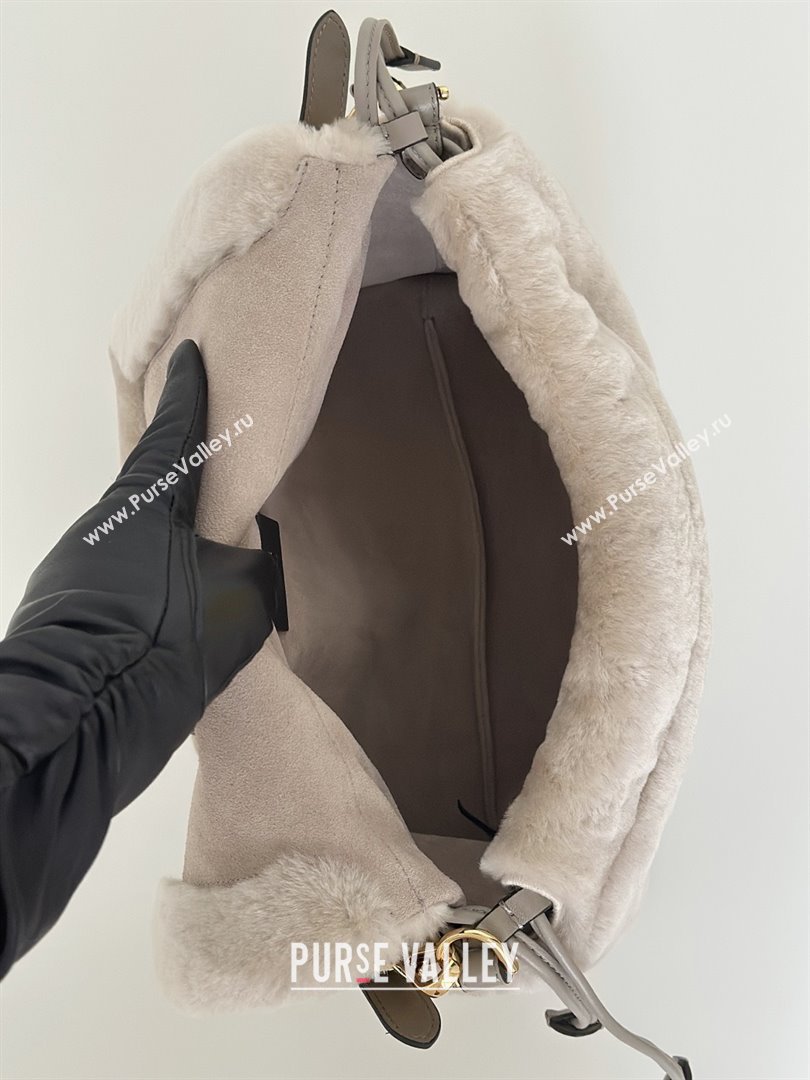 Fendi Mamma Baguette Medium Bag in Shearling 8693L Grey 2025 Top (CL-25122345)
