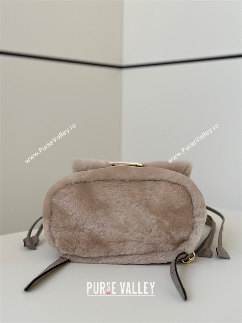 Fendi Backpack in Shearling 8695 Grey 2025 Top (CL-25122342)