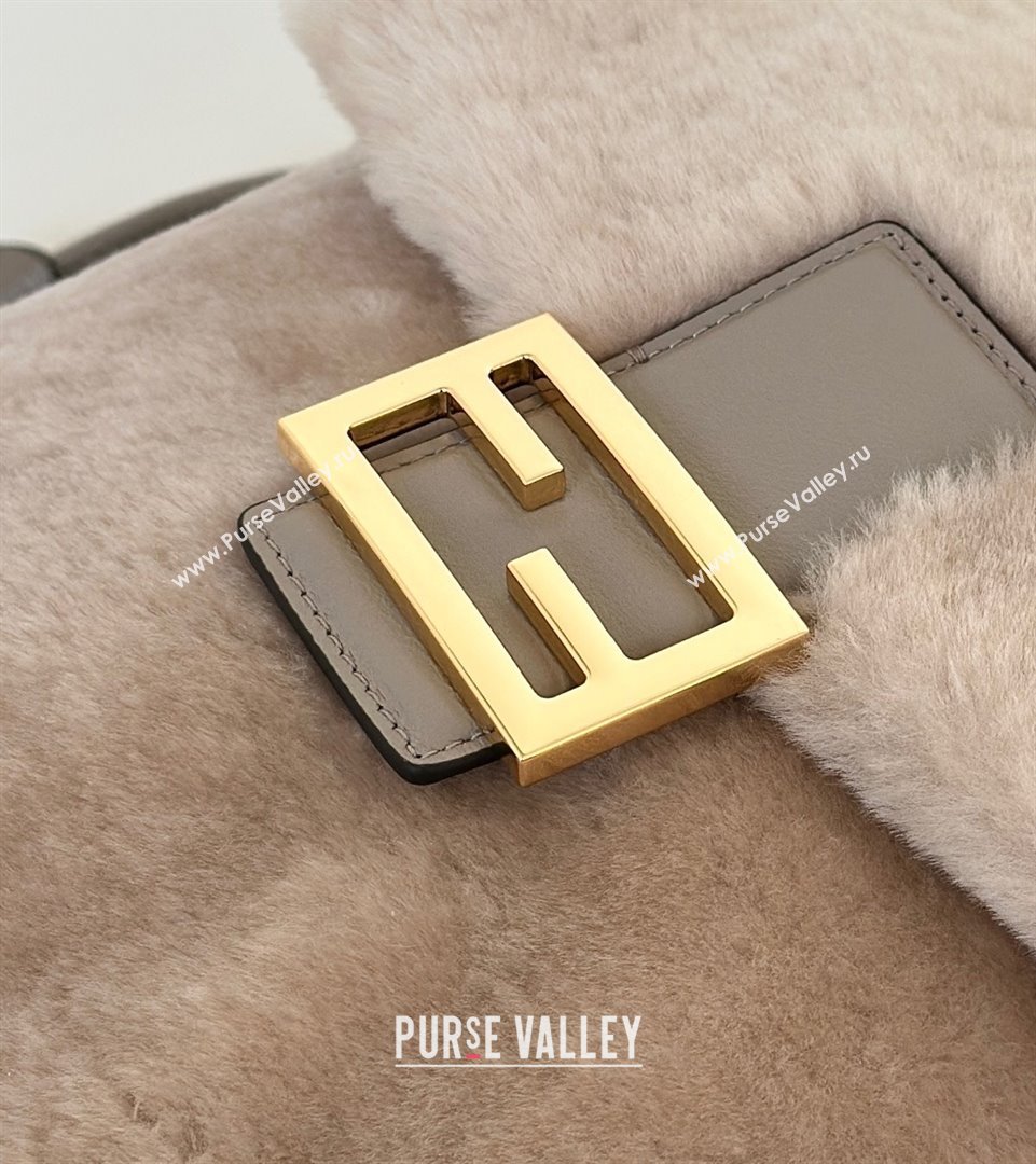 Fendi Backpack in Shearling 8695 Grey 2025 Top (CL-25122342)