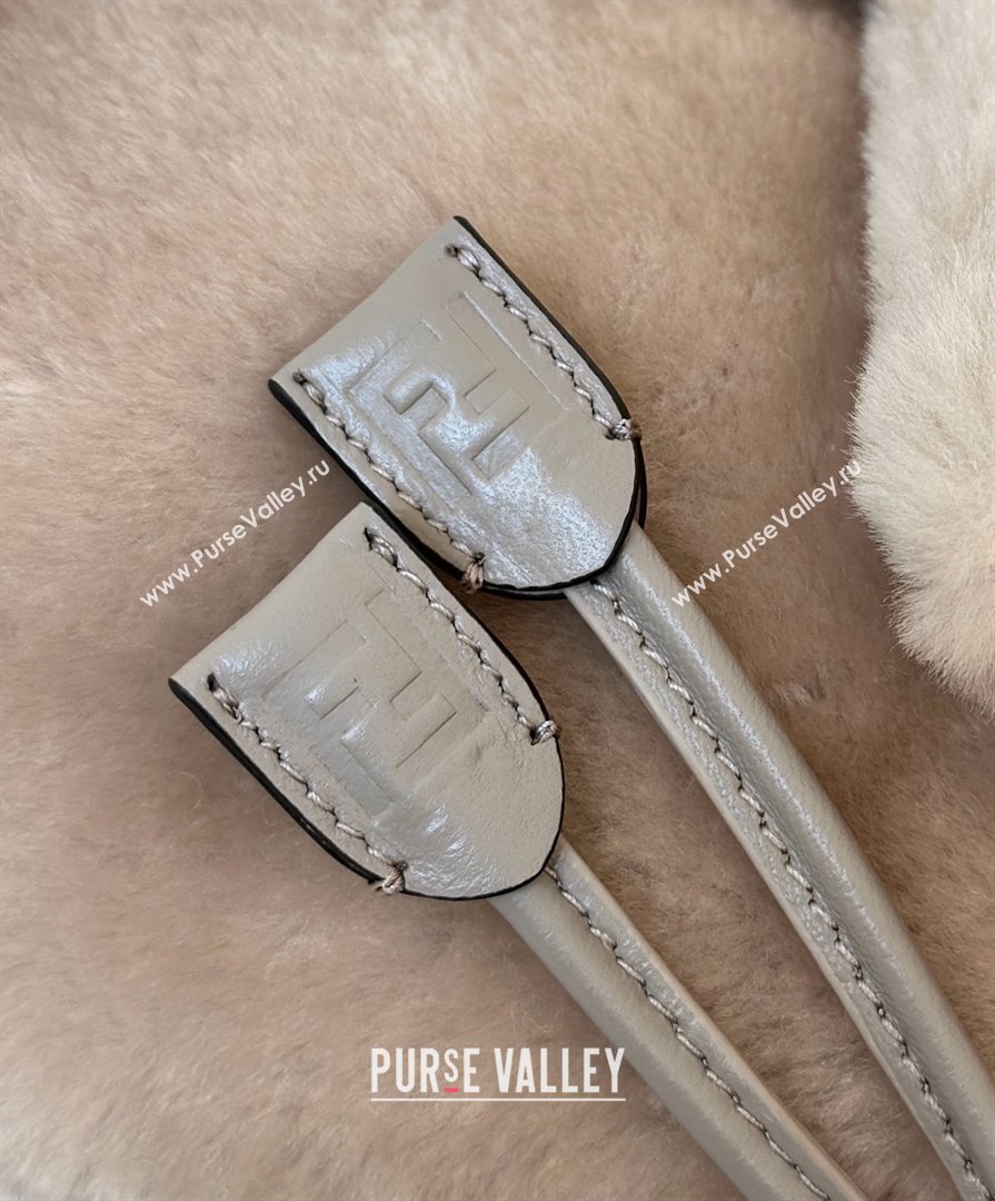 Fendi Backpack in Shearling 8695 Grey 2025 Top (CL-25122342)
