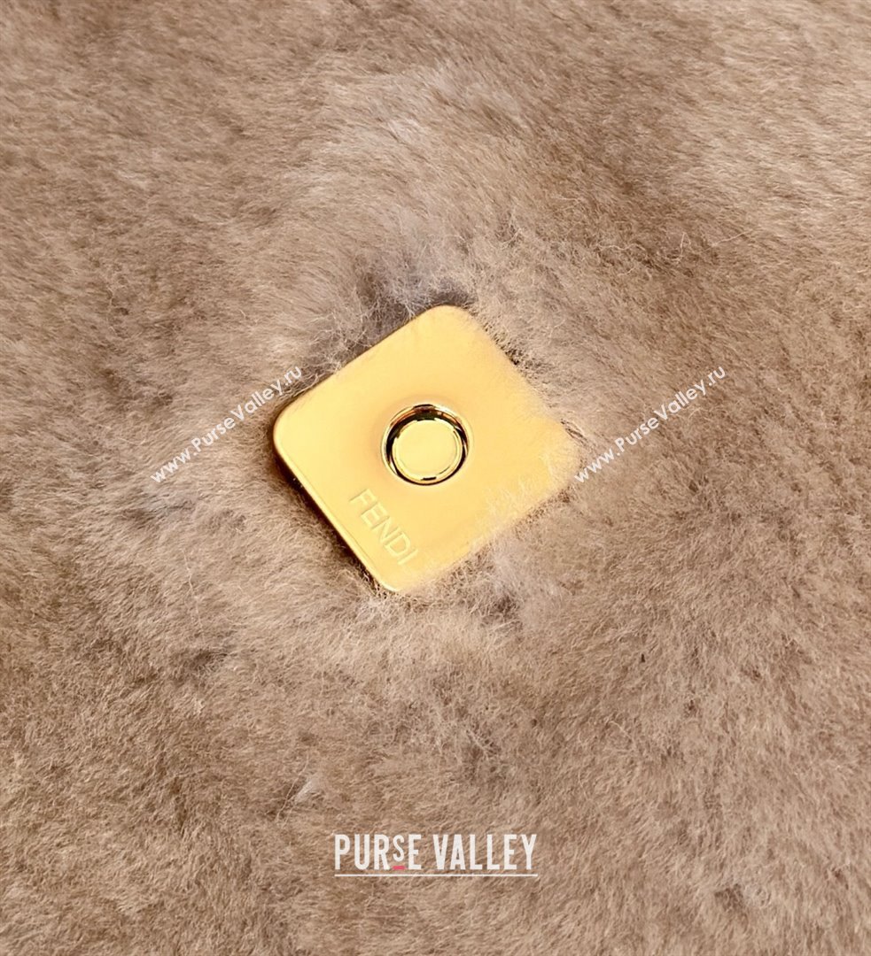 Fendi Backpack in Shearling 8695 Grey 2025 Top (CL-25122342)