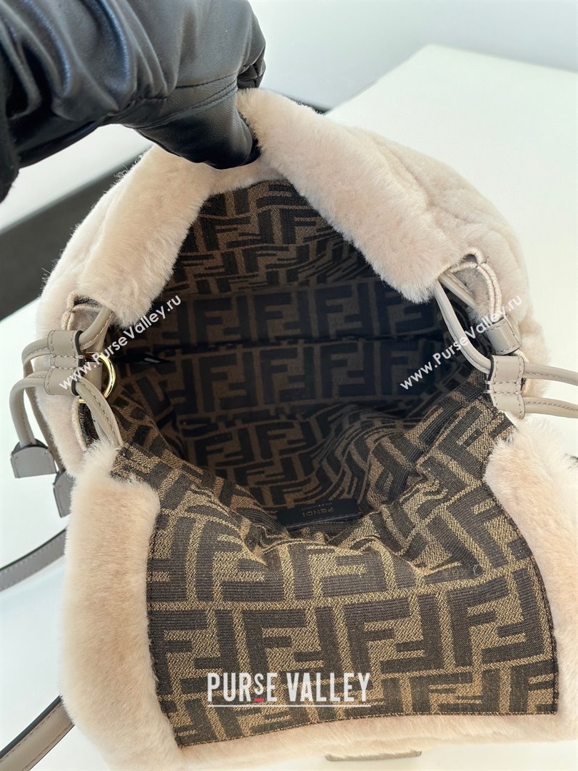 Fendi Backpack in Shearling 8695 Grey 2025 Top (CL-25122342)