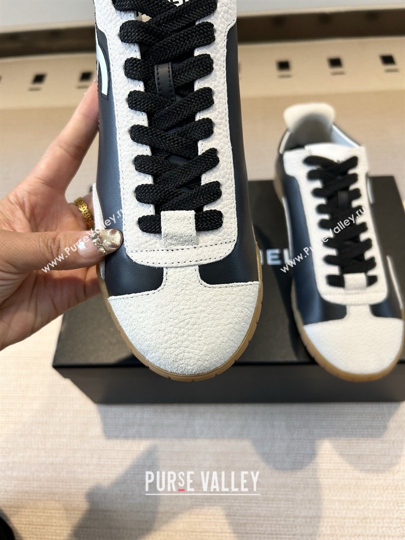 Chanel Trainers in Calfskin Embossed Suede G47125 Black 2026 (KL-26022604)