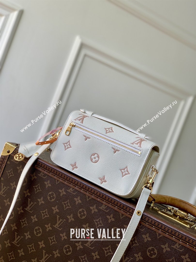 Louis Vuitton Pochette Metis East West in Milky White/Peach Cowhide Leather M27575 2026 (K-26022714)