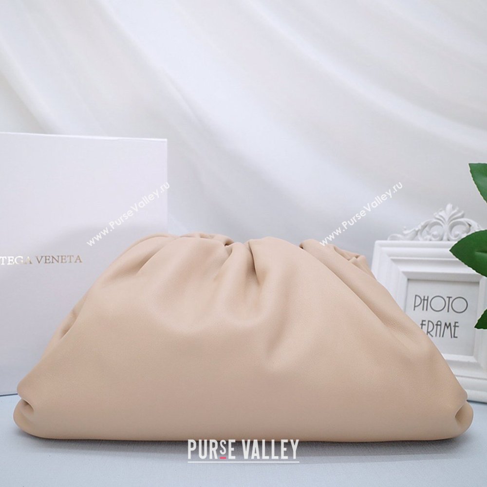 Bottega Veneta The Pouch in Soft Calfskin Nude 2026 (JDZ-26031702)