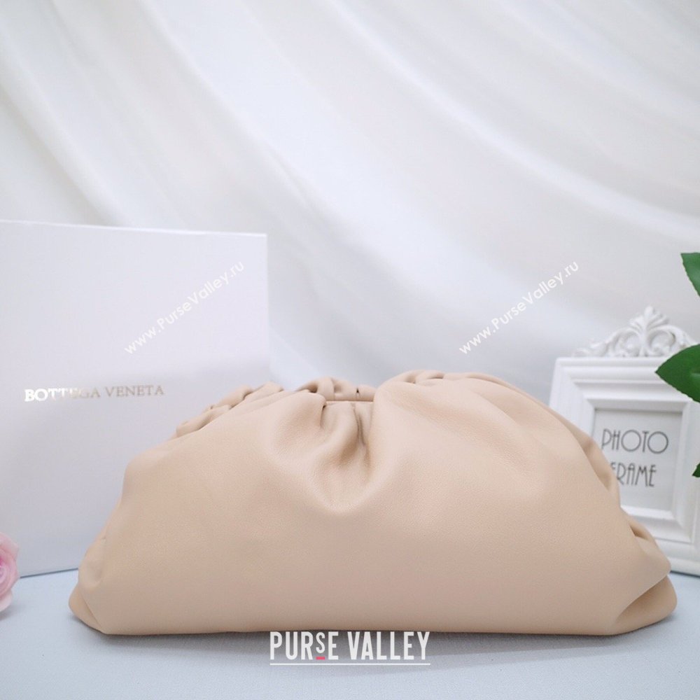 Bottega Veneta The Pouch in Soft Calfskin Nude 2026 (JDZ-26031702)