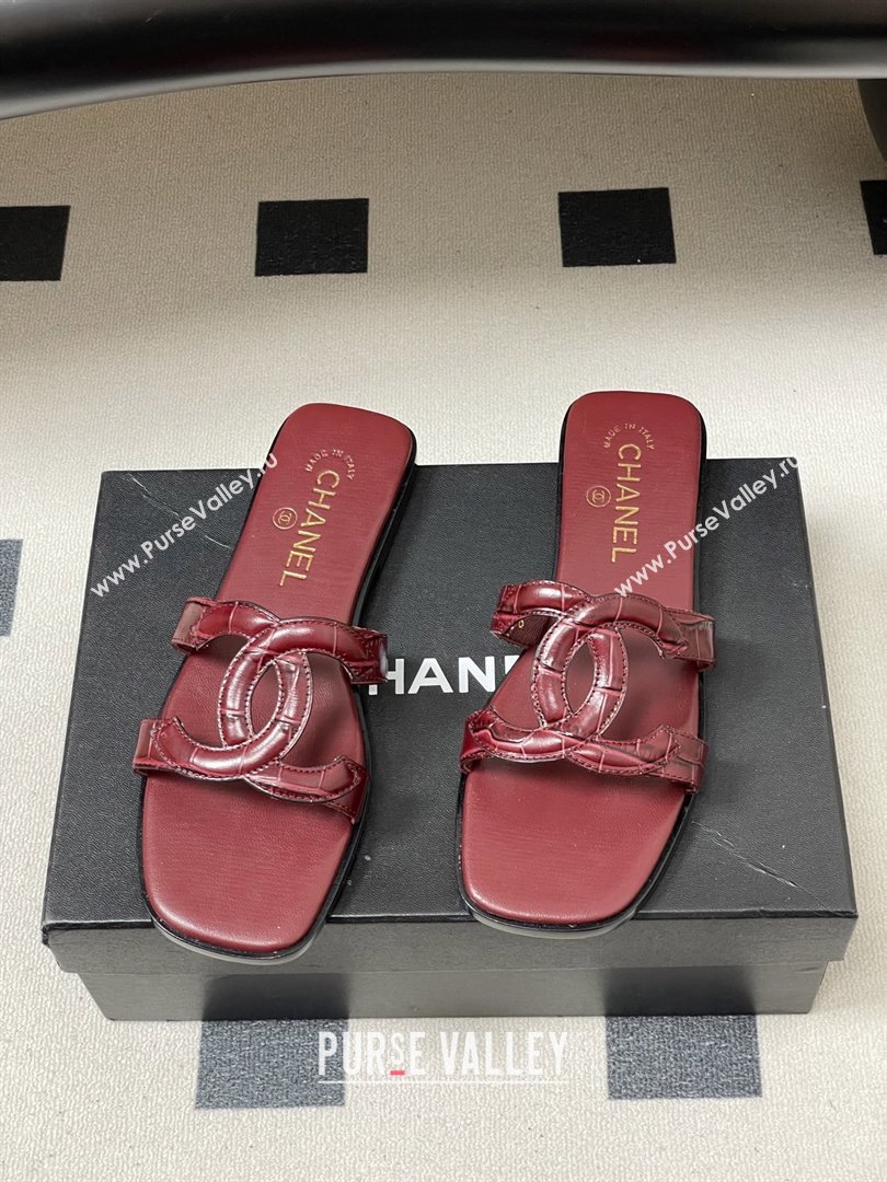 Chanel Crocodile-patterned Calfskin Mules Sandals G47250 Burgundy 2026 (MD-26032621)