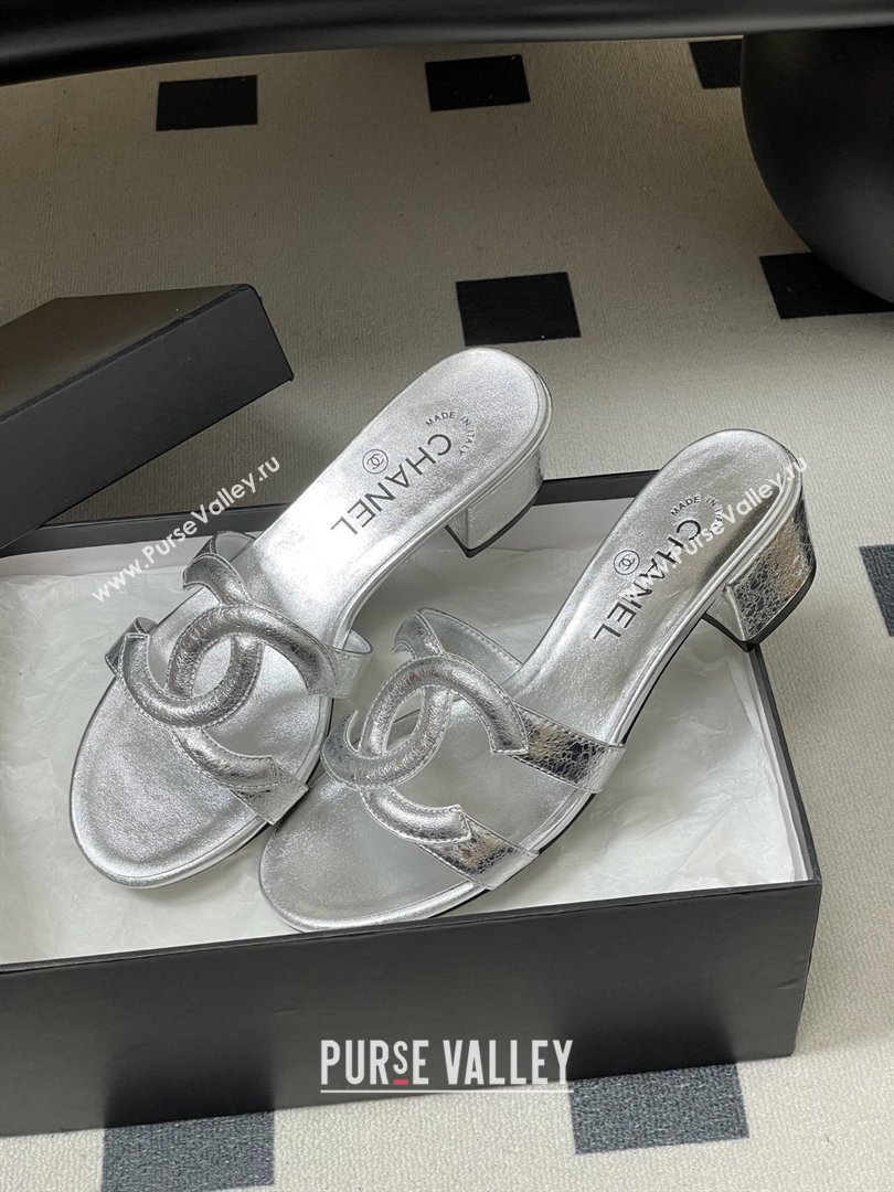 Chanel Laminated Calfskin Heeled Mules Sandals G47250 Silver 2026 (MD-26032632)