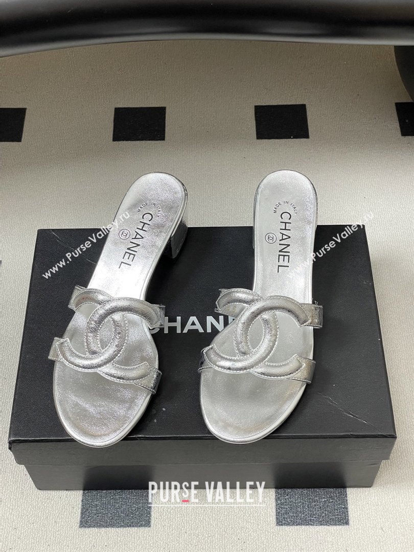 Chanel Laminated Calfskin Heeled Mules Sandals G47250 Silver 2026 (MD-26032632)