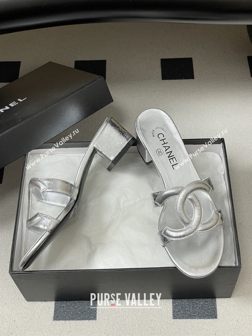 Chanel Laminated Calfskin Heeled Mules Sandals G47250 Silver 2026 (MD-26032632)
