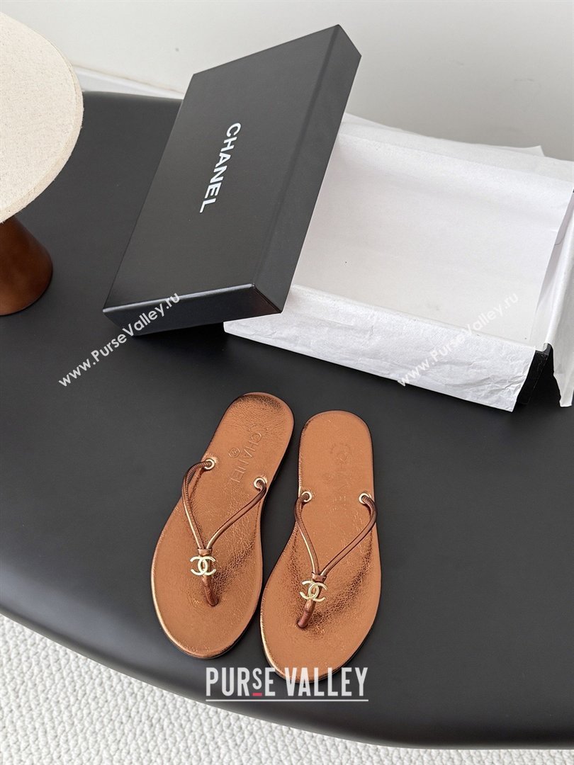 Chanel Thongs in Crackled Laminated Calfskin G47243 Brown Spring Summer 2026 (Y30-26032802)