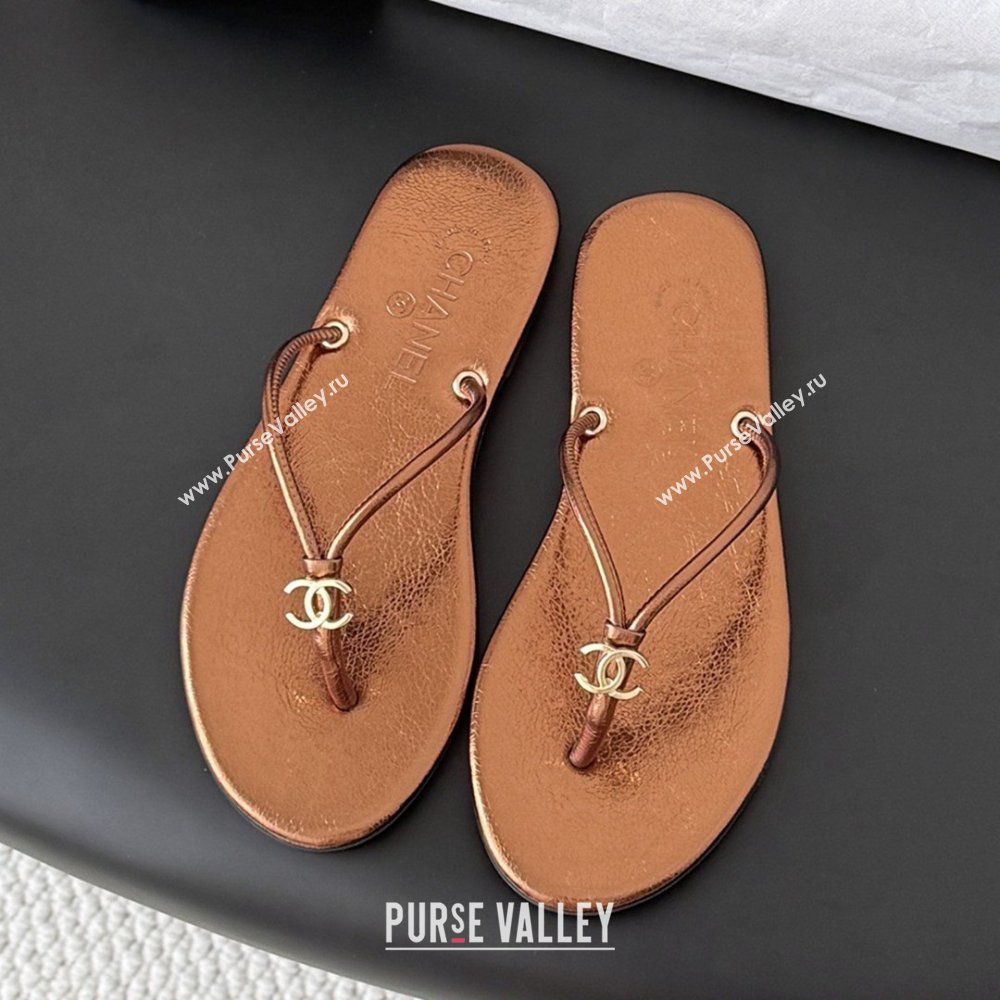 Chanel Thongs in Crackled Laminated Calfskin G47243 Brown Spring Summer 2026 (Y30-26032802)