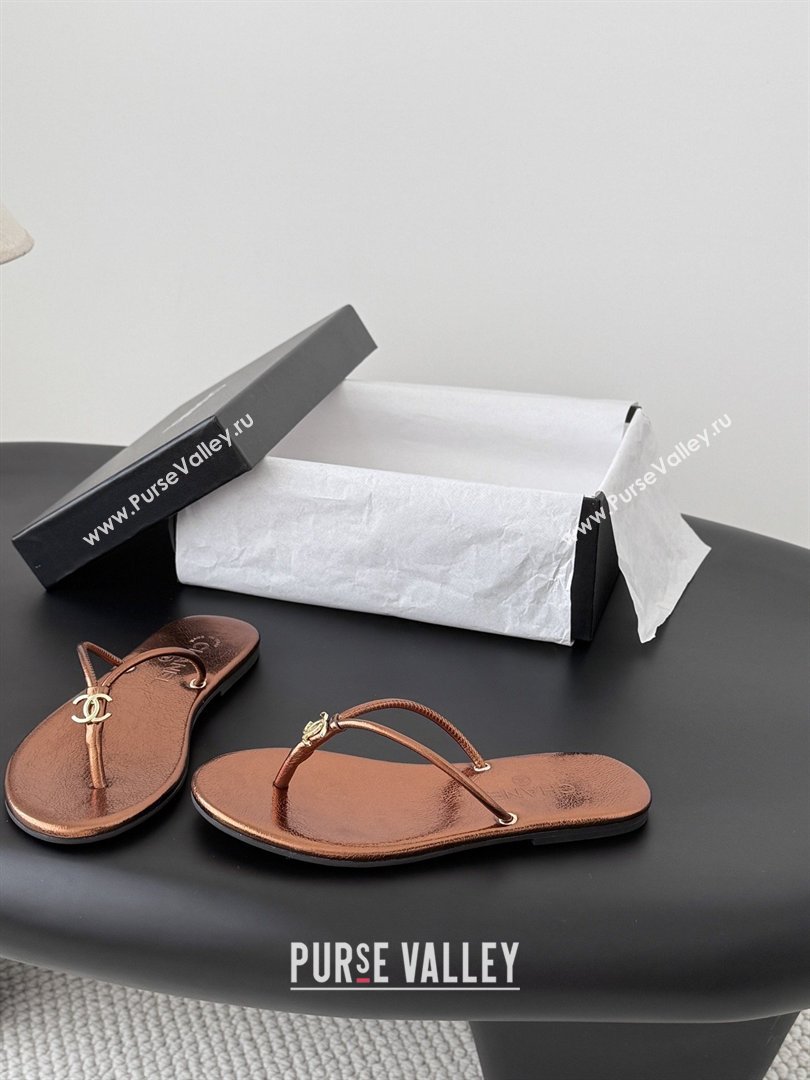 Chanel Thongs in Crackled Laminated Calfskin G47243 Brown Spring Summer 2026 (Y30-26032802)