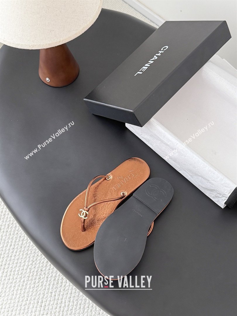 Chanel Thongs in Crackled Laminated Calfskin G47243 Brown Spring Summer 2026 (Y30-26032802)