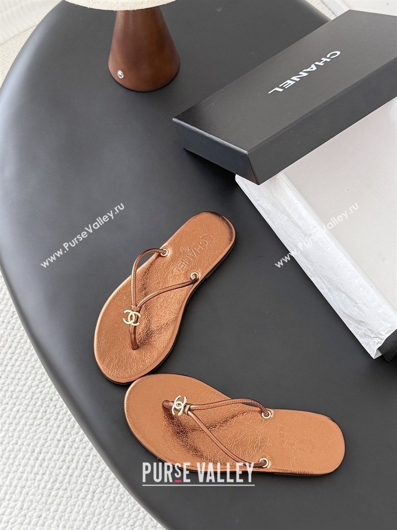 Chanel Thongs in Crackled Laminated Calfskin G47243 Brown Spring Summer 2026 (Y30-26032802)