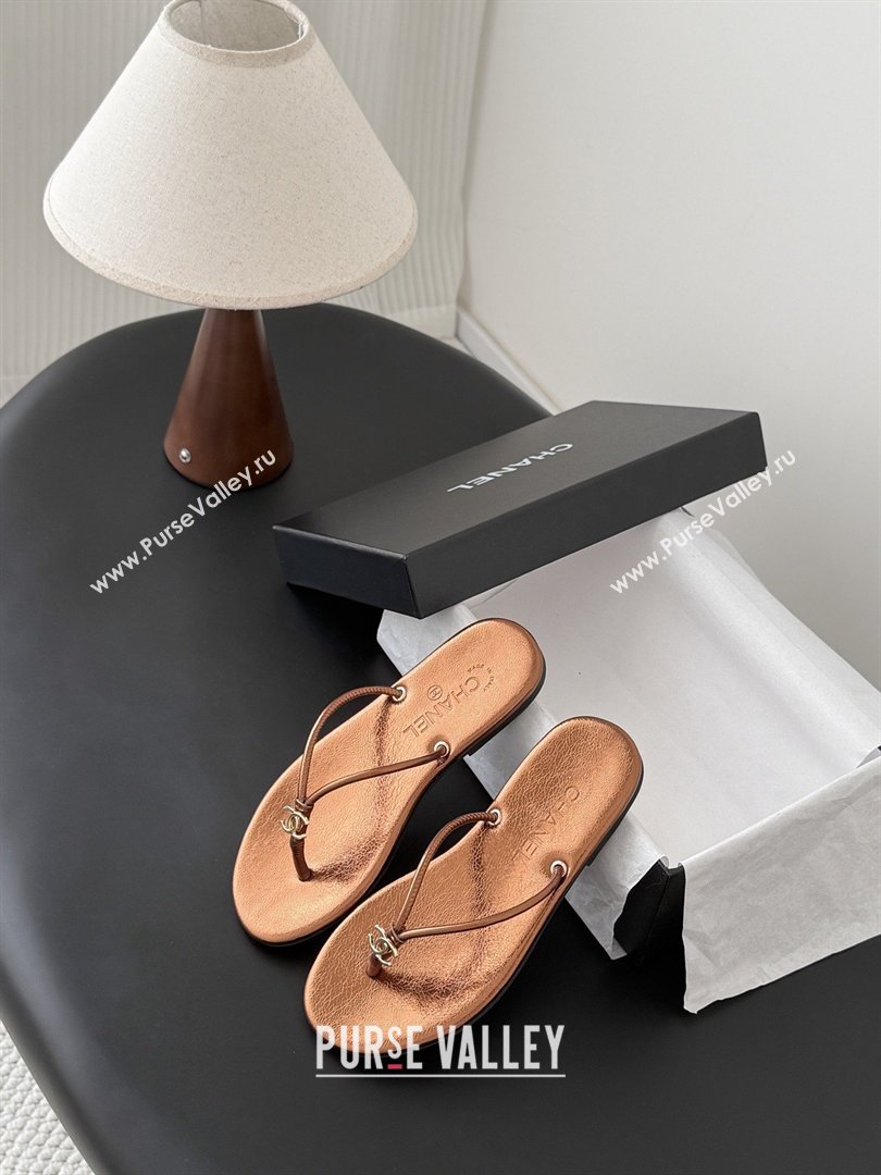 Chanel Thongs in Crackled Laminated Calfskin G47243 Brown Spring Summer 2026 (Y30-26032802)