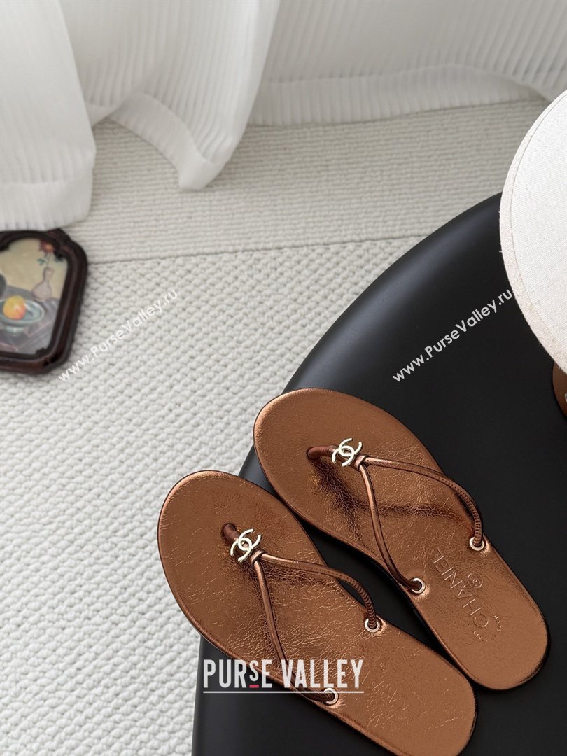 Chanel Thongs in Crackled Laminated Calfskin G47243 Brown Spring Summer 2026 (Y30-26032802)