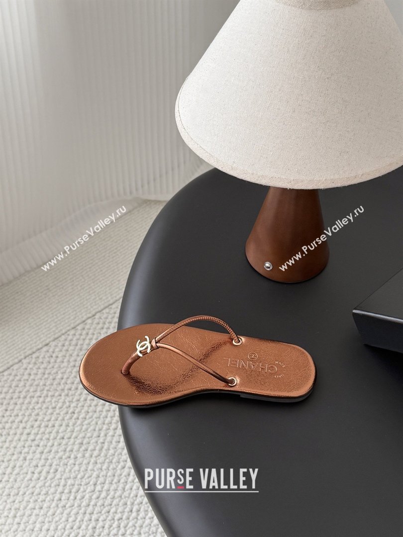 Chanel Thongs in Crackled Laminated Calfskin G47243 Brown Spring Summer 2026 (Y30-26032802)