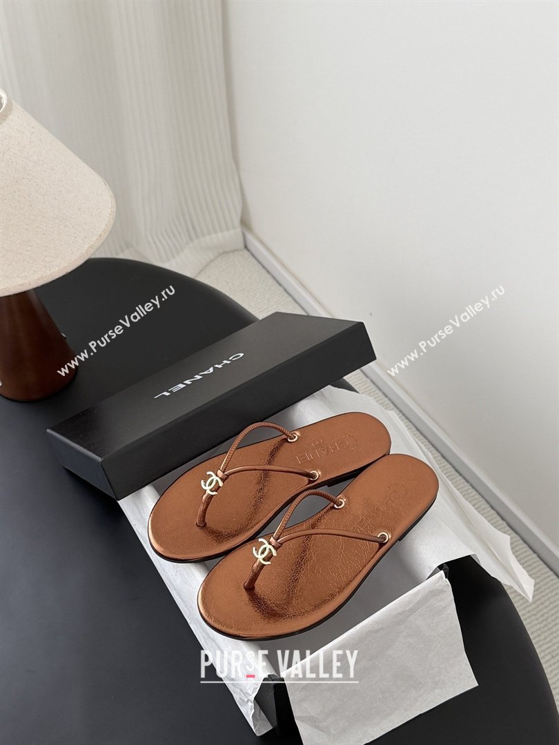 Chanel Thongs in Crackled Laminated Calfskin G47243 Brown Spring Summer 2026 (Y30-26032802)