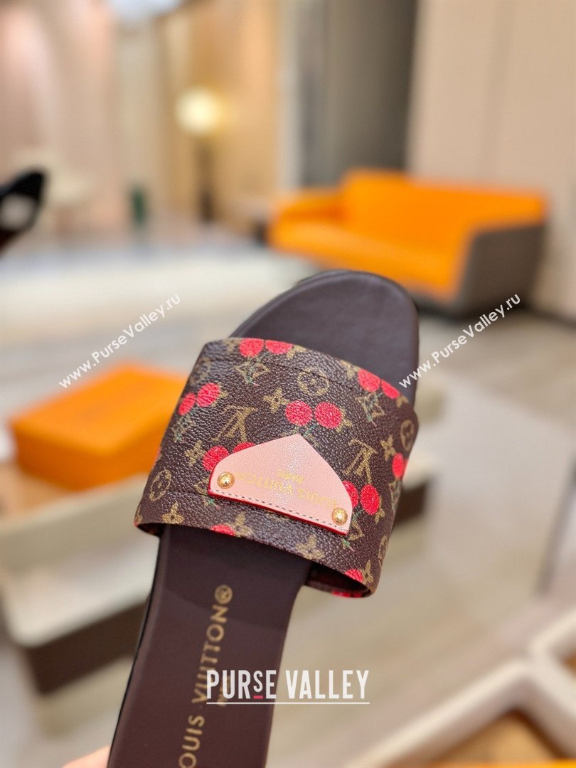 Louis Vuitton Lily Flat Mule in Monogram Canvas Brown/Red 2026 (KL-26040304)