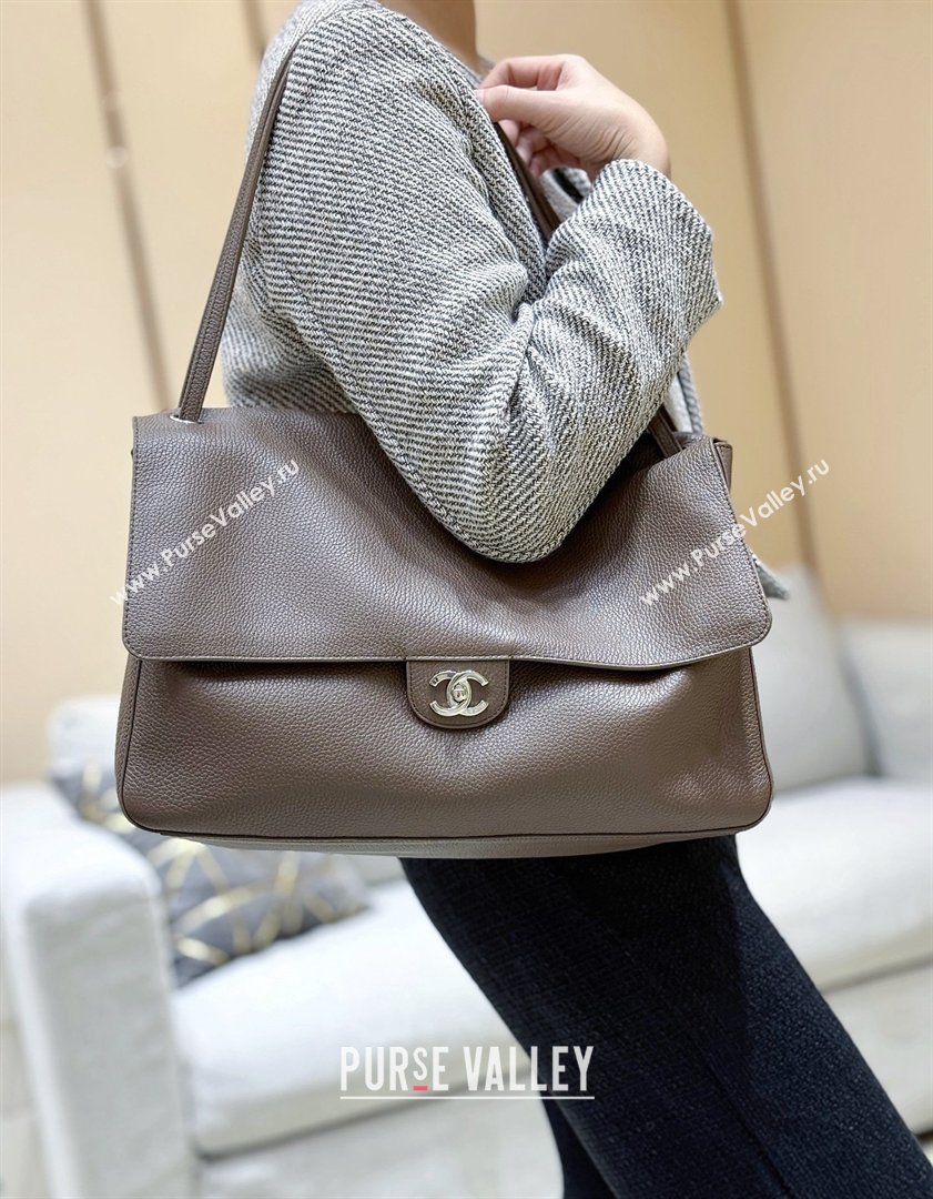 Chanel Maxi Flap Bag in Light Brown Grained Calfskin AS6233 Spring Summer 2026 Top Quality (SHUNY-26040821)