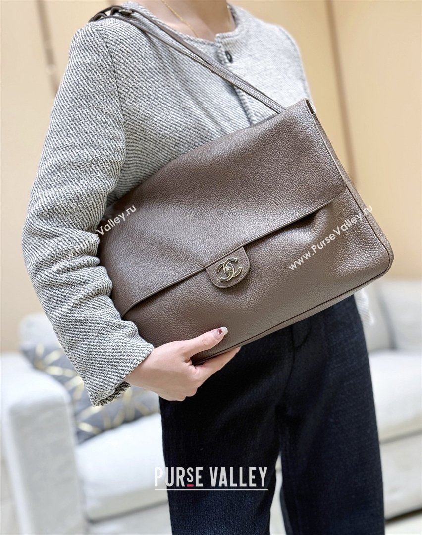 Chanel Maxi Flap Bag in Light Brown Grained Calfskin AS6233 Spring Summer 2026 Top Quality (SHUNY-26040821)