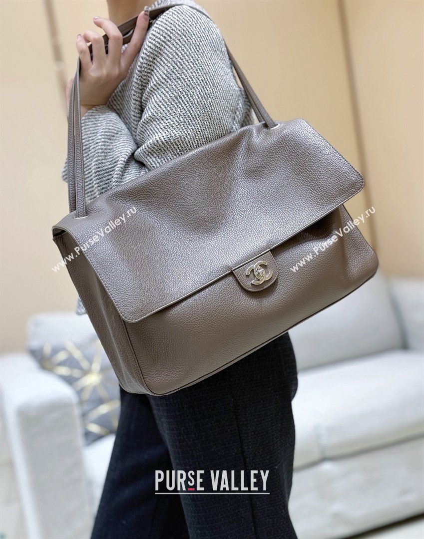 Chanel Maxi Flap Bag in Light Brown Grained Calfskin AS6233 Spring Summer 2026 Top Quality (SHUNY-26040821)