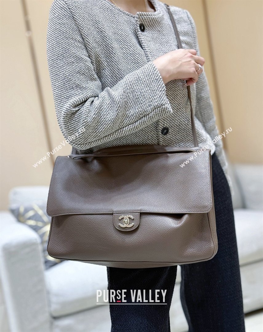 Chanel Maxi Flap Bag in Light Brown Grained Calfskin AS6233 Spring Summer 2026 Top Quality (SHUNY-26040821)