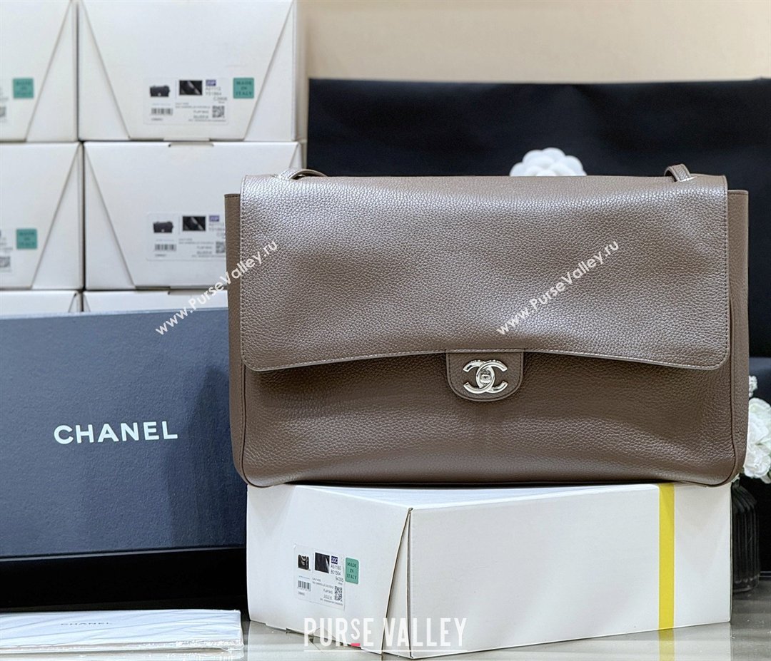 Chanel Maxi Flap Bag in Light Brown Grained Calfskin AS6233 Spring Summer 2026 Top Quality (SHUNY-26040821)