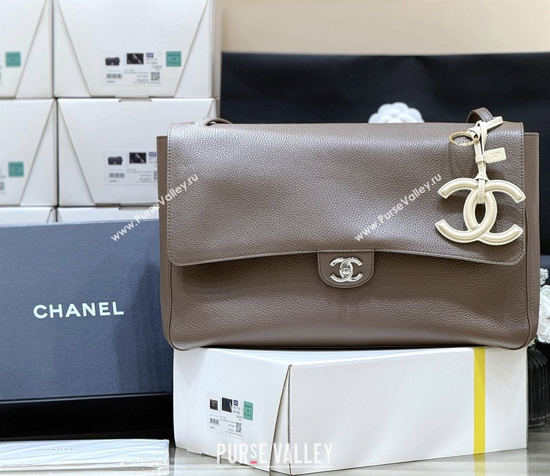 Chanel Maxi Flap Bag in Light Brown Grained Calfskin AS6233 Spring Summer 2026 Top Quality (SHUNY-26040821)
