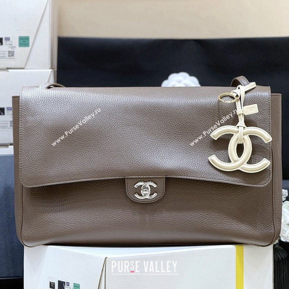 Chanel Maxi Flap Bag in Light Brown Grained Calfskin AS6233 Spring Summer 2026 Top Quality (SHUNY-26040821)