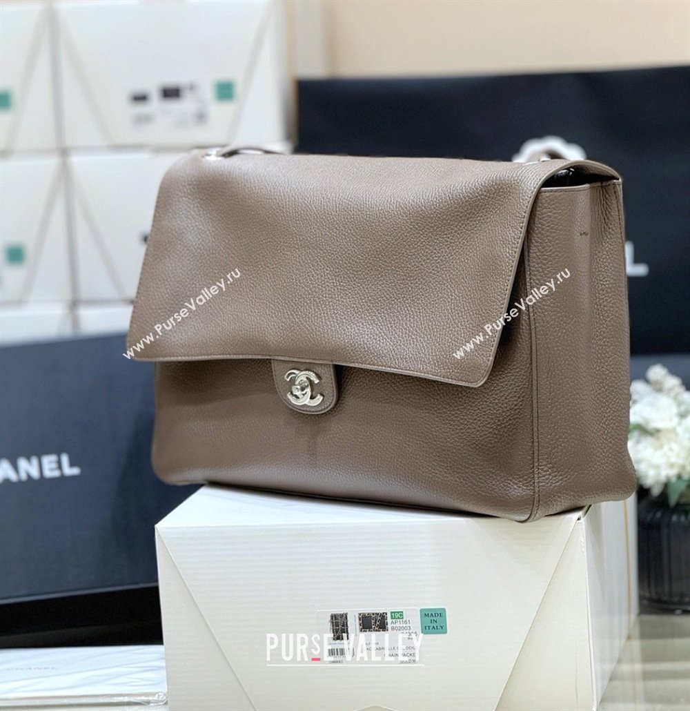 Chanel Maxi Flap Bag in Light Brown Grained Calfskin AS6233 Spring Summer 2026 Top Quality (SHUNY-26040821)