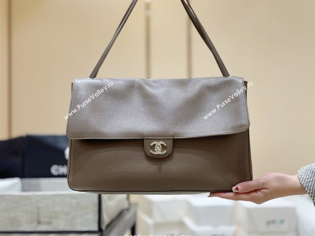 Chanel Maxi Flap Bag in Light Brown Grained Calfskin AS6233 Spring Summer 2026 Top Quality (SHUNY-26040821)