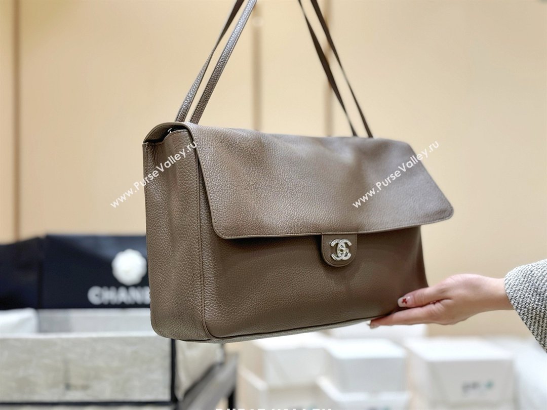 Chanel Maxi Flap Bag in Light Brown Grained Calfskin AS6233 Spring Summer 2026 Top Quality (SHUNY-26040821)