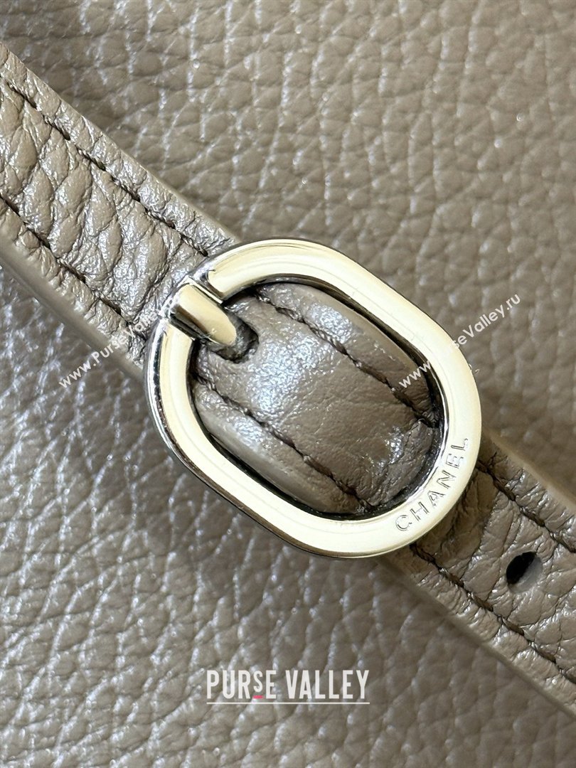 Chanel Maxi Flap Bag in Light Brown Grained Calfskin AS6233 Spring Summer 2026 Top Quality (SHUNY-26040821)