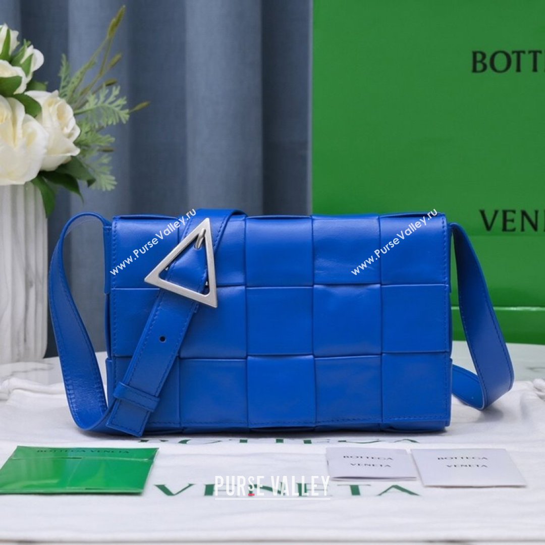 Bottega Veneta Cassette Small Crossbody Bag in Wax Maxi Calfskin Cobalt Blue 2021 (MS-21091105)