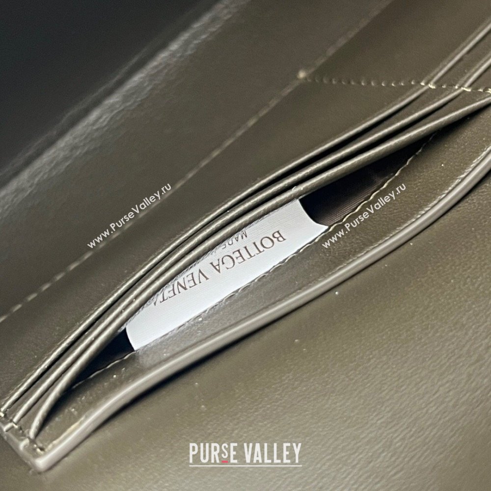 Bottega Veneta Long Clutch Bag Andiamo in Intrecciato Leather Dark Khaki 2025 741511 (WT-251119044)