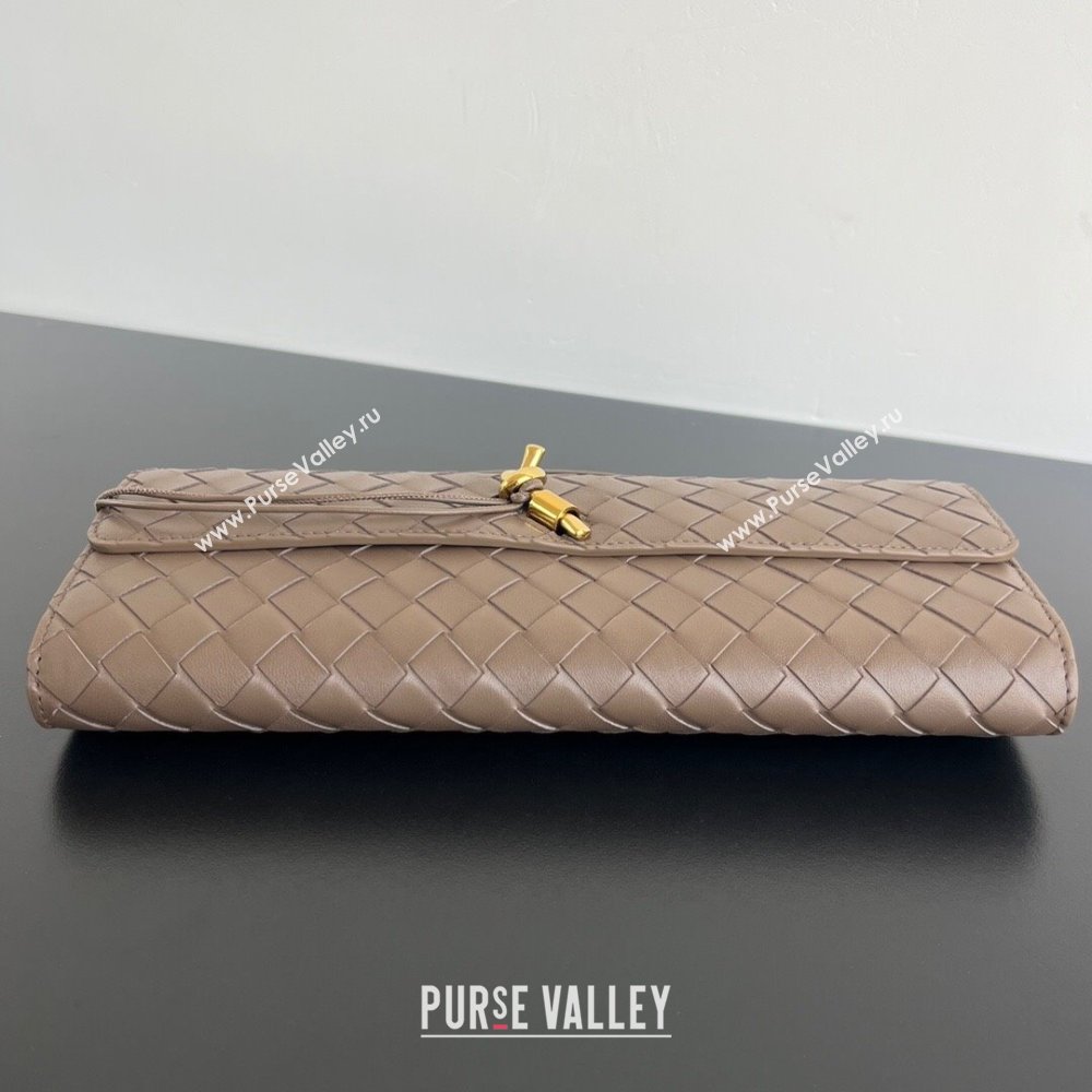 Bottega Veneta Long Clutch Bag Andiamo in Intrecciato Leather Pinenut Brown 2025 741511 (WT-251119045)