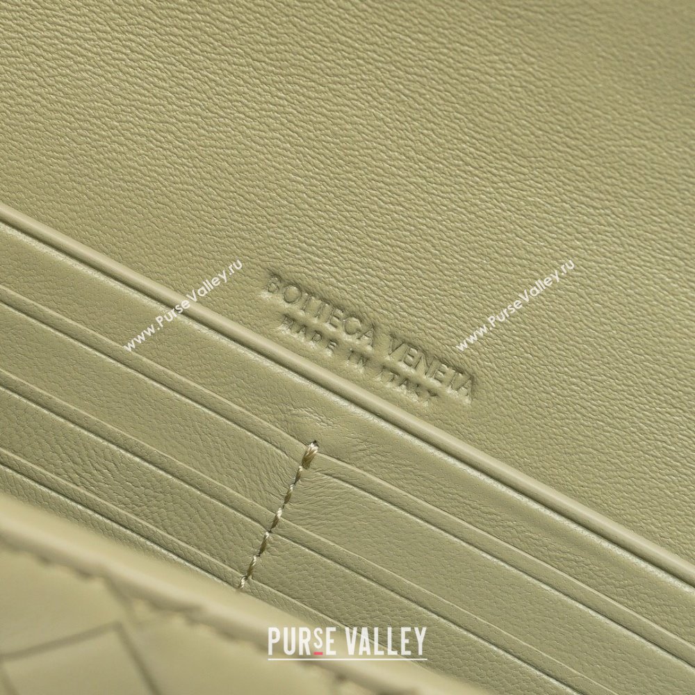 Bottega Veneta Long Clutch Bag Andiamo in Intrecciato Leather Travertine Green 2025 741511 (WT-251119033)