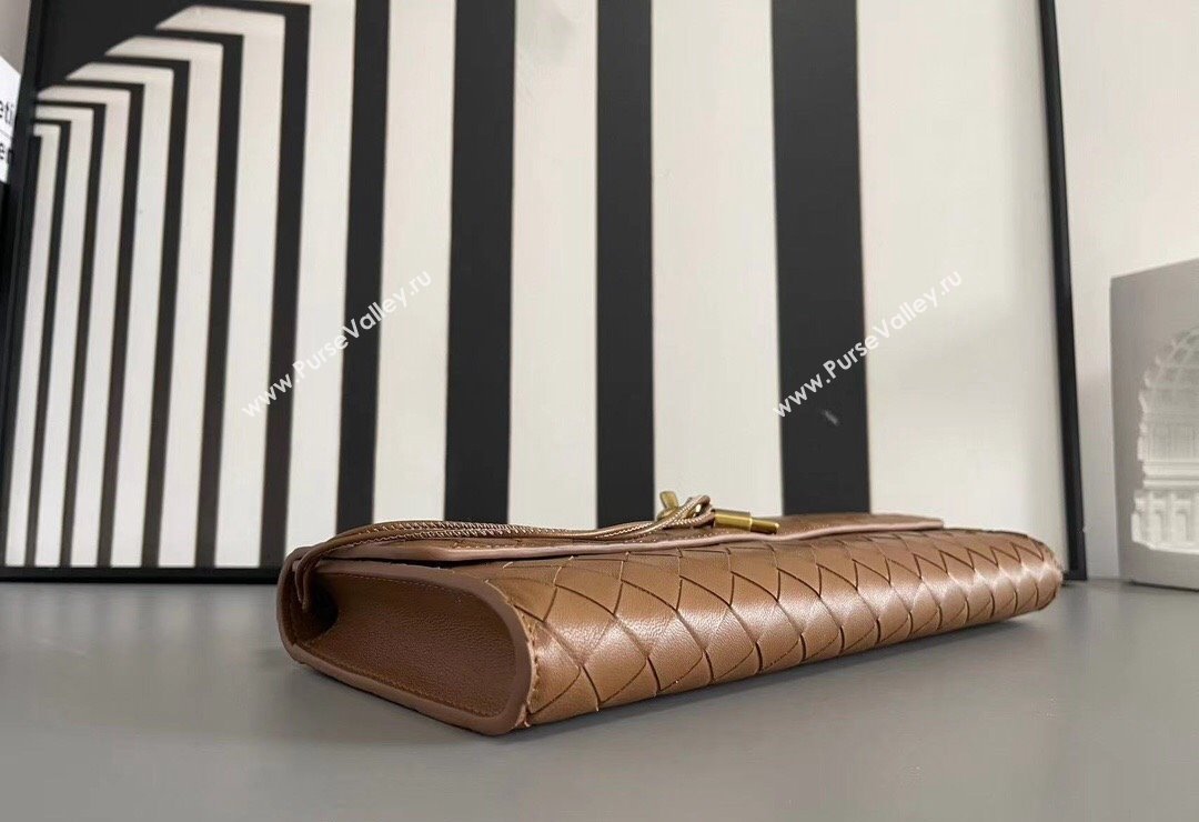 Bottega Veneta Long Clutch Bag Andiamo With Handle in Intrecciato Leather Brown 2023 741511 (WT-240419012)
