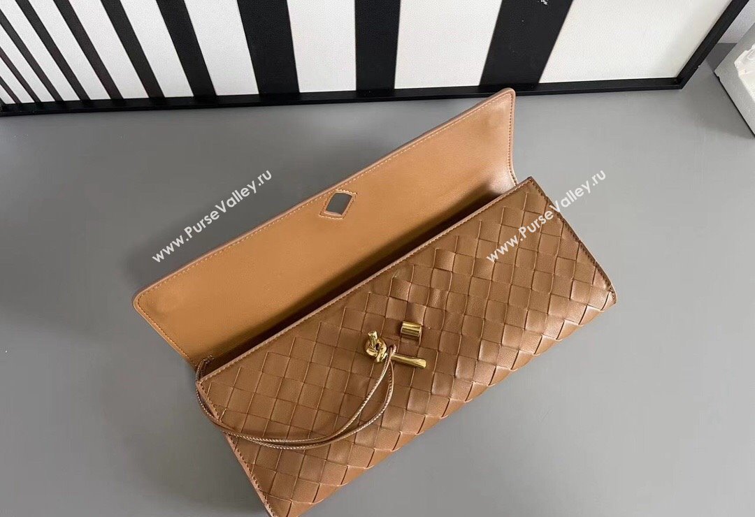 Bottega Veneta Long Clutch Bag Andiamo With Handle in Intrecciato Leather Brown 2023 741511 (WT-240419012)