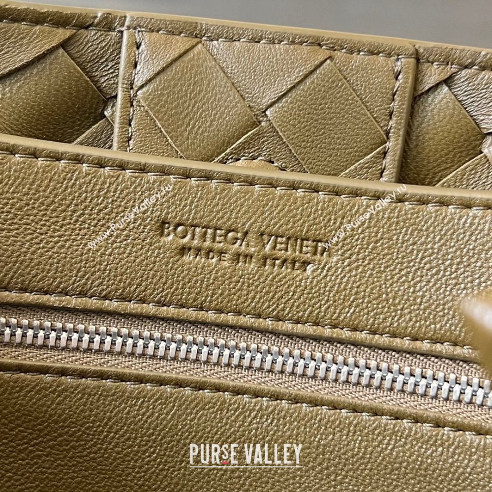 Bottega Veneta Small Andiamo Top Handle Bag in Intrecciato Leather 743568 Soil 2025 0731 (WT-250731046)