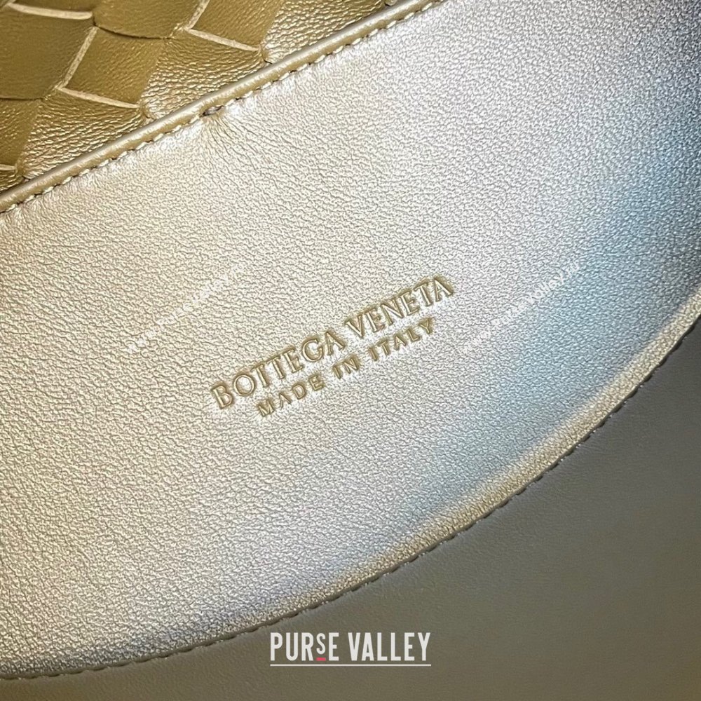 Bottega Veneta Small Andiamo Top Handle Bag in Intrecciato Leather 743568 Soil 2025 0731 (WT-250731046)