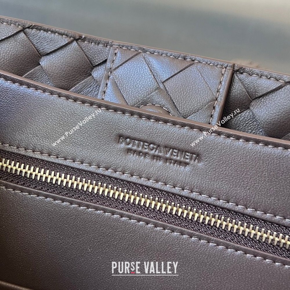 Bottega Veneta Small Andiamo Top Handle Bag in Intrecciato Leather 743568 Chocolate 2025 0731 (WT-250731049)