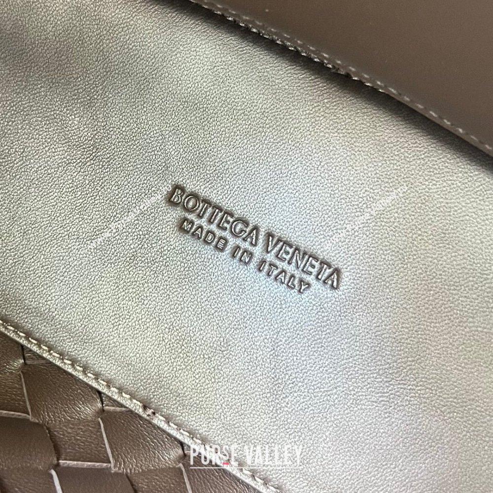 Bottega Veneta Small Andiamo Top Handle Bag in Intrecciato Leather 743568 Chocolate 2025 0731 (WT-250731049)